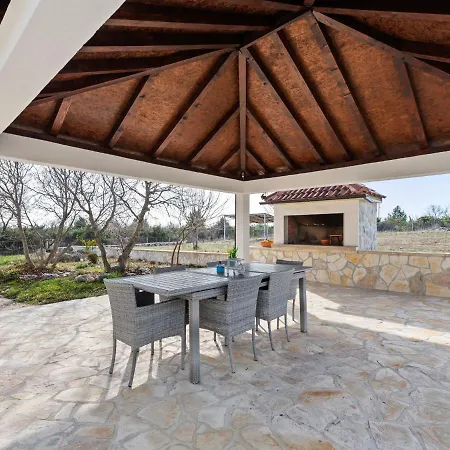 Holiday home Peaceful In With Swimming Pool Benkovac