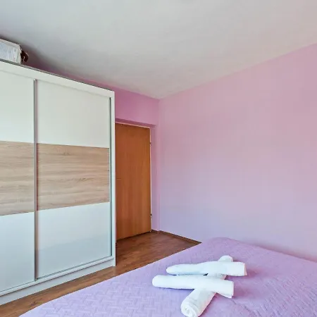 Holiday home Peaceful In With Swimming Pool Benkovac