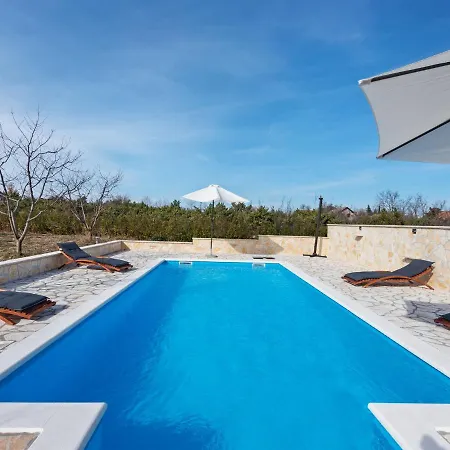 Holiday home Peaceful In With Swimming Pool Benkovac