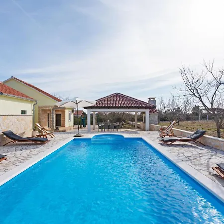 Peaceful In With Swimming Pool Holiday home Benkovac